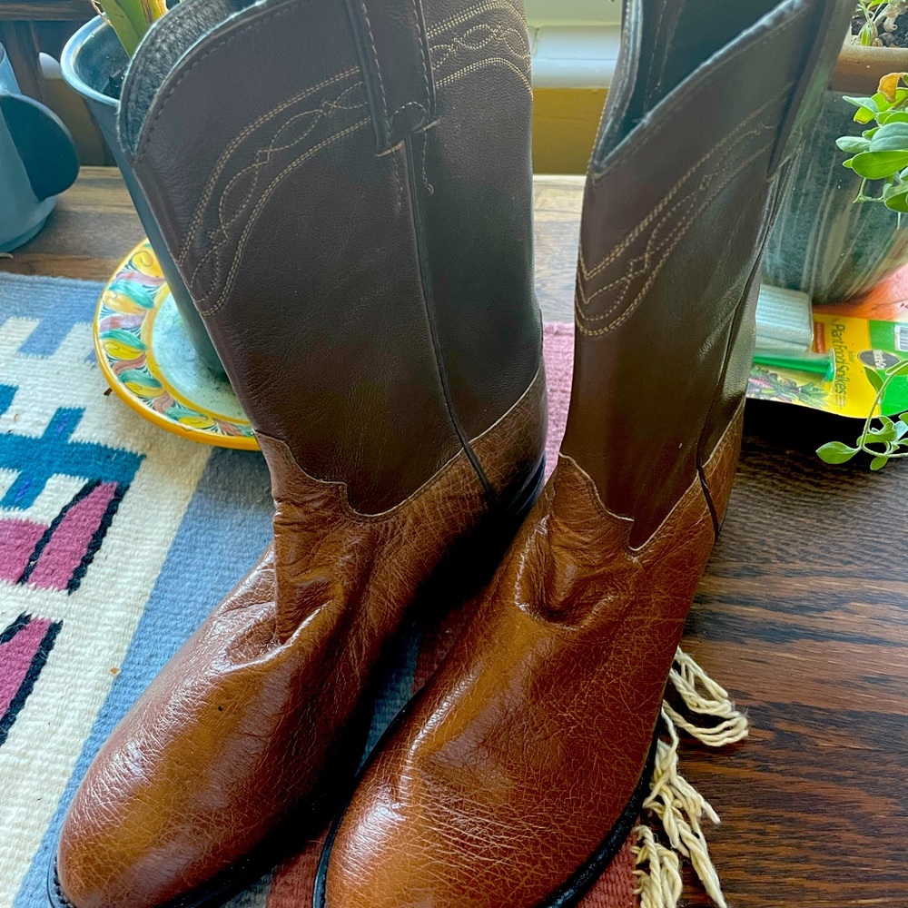 Justin Classic Roper Boots Round Toe.